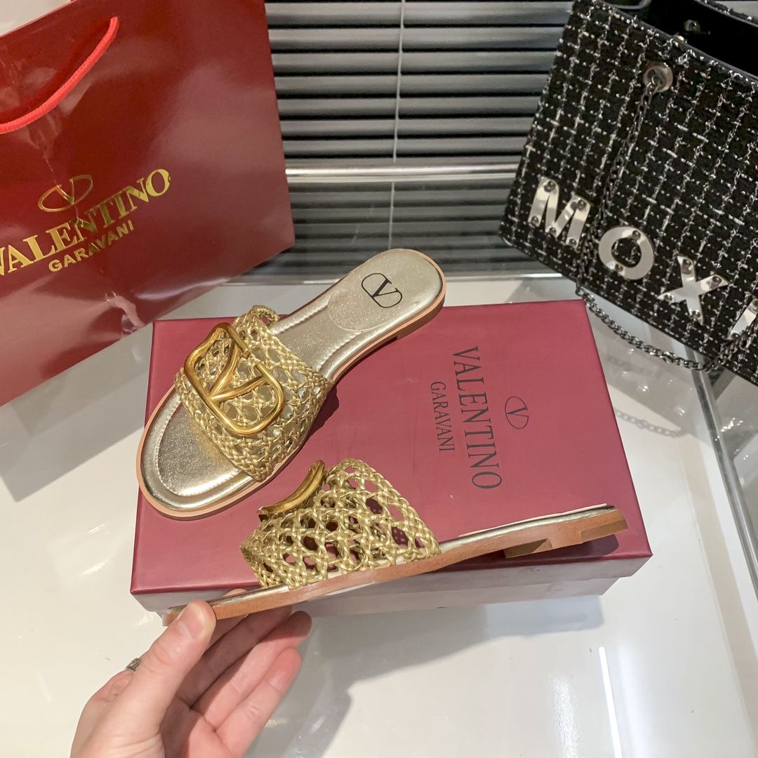 Cutout Flat Slippers 8