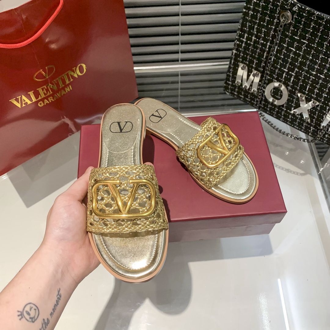Cutout Flat Slippers 6