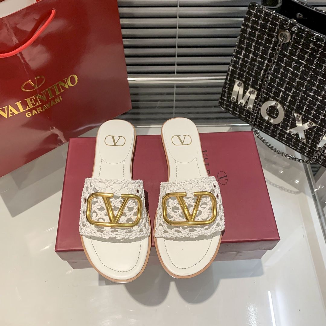 Cutout Flat Slippers 7